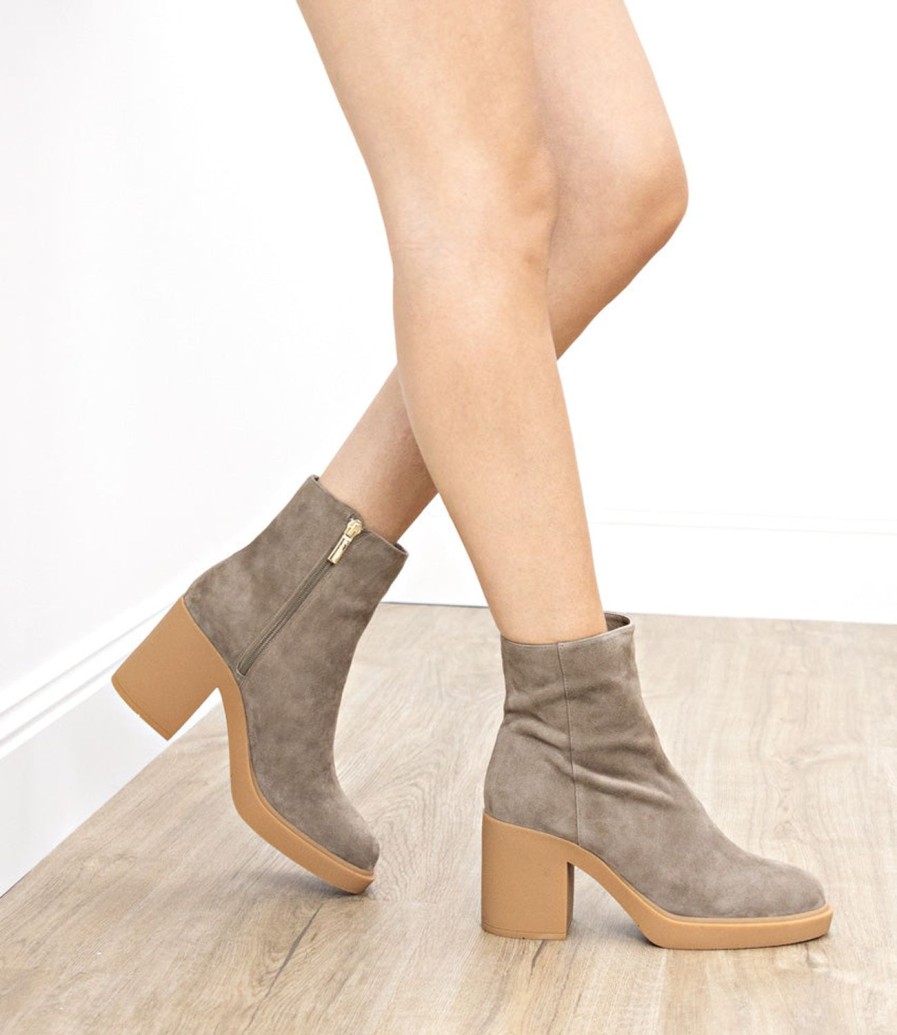 Edward Meller Ultra85 Ankle Boot On Unit In Latte Suede Clearance