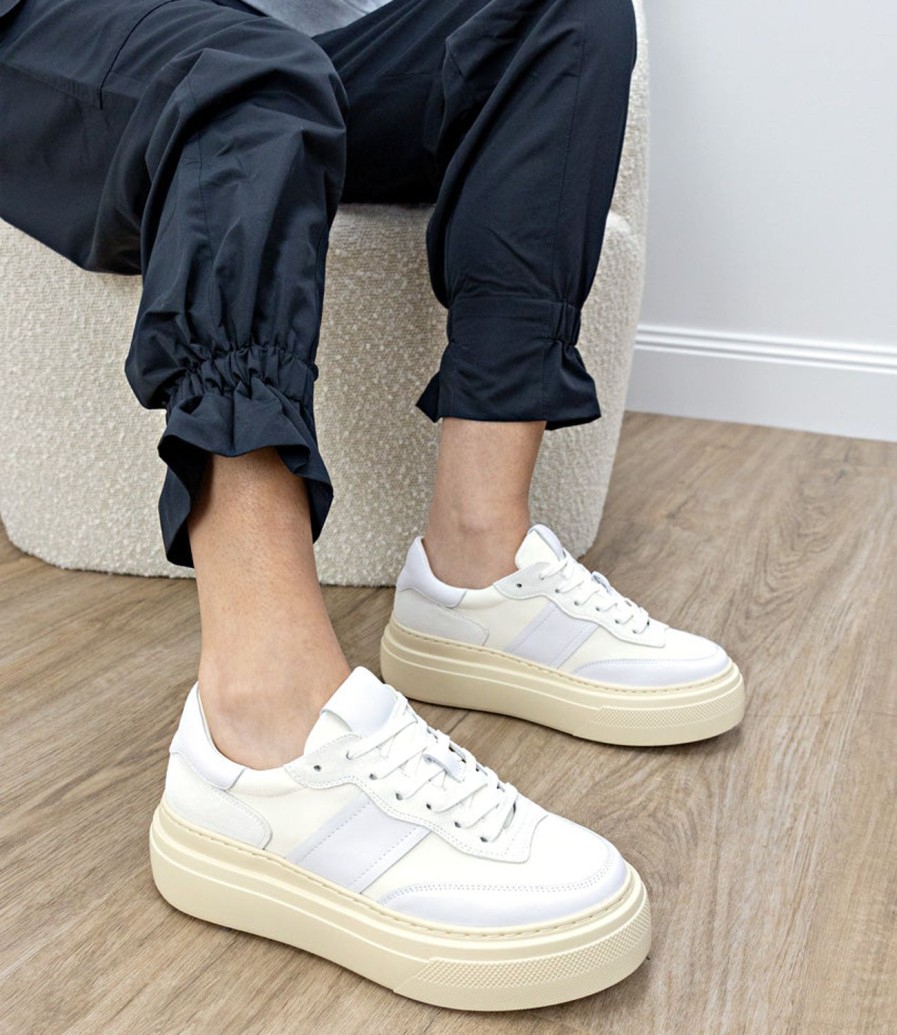 Edward Meller Jasper Retro Platform Sneaker In White Clearance