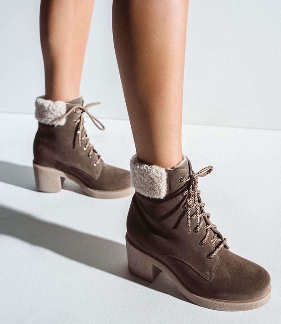 Edward Meller Zoom Lace Up With Shearling In Stone Suede New